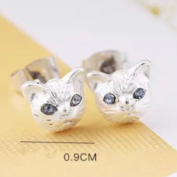 🎁{$firm} Silver Kitty Stud Earrings🎄 - Picture 2 of 5